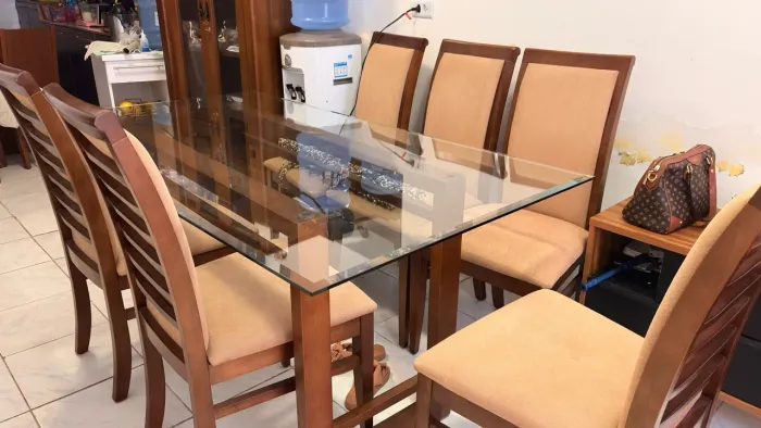 VENDO MESA DE JANTAR JACAÚNA COM 6 CADEIRAS