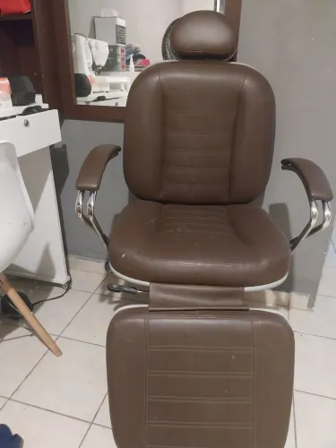 Muitíssimo conservada , acompanhando o espelho.