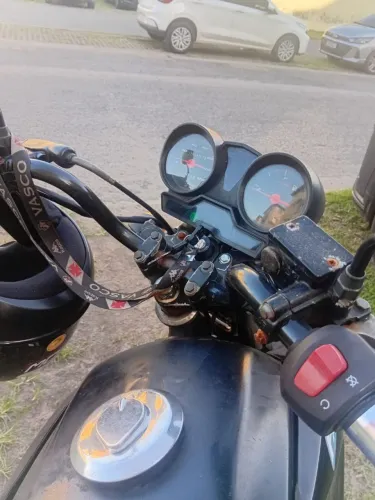 Vendo moto em perfeito estado documento tudo ok sem débito 