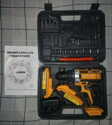 Parafusadeira/furadeira 48V com duas baterias e acessórios completos