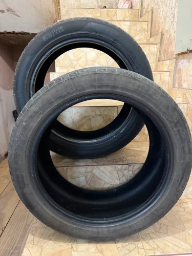 Pneus 235/45/ 18 