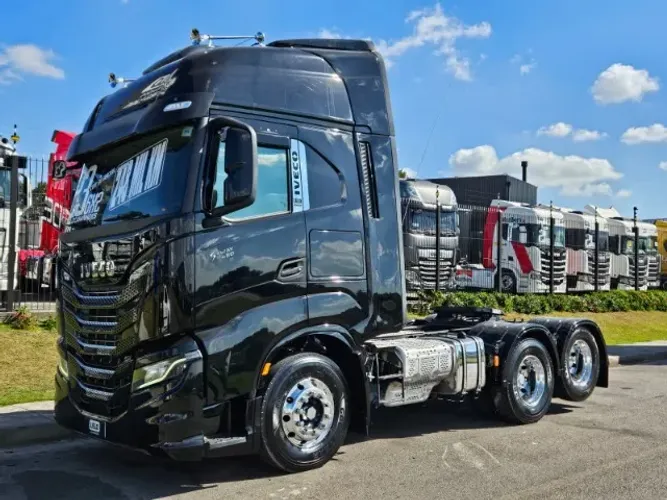 Iveco S-way 480 6x2 Ano 2023 Suspensão Mola Baixo Km único Dono
