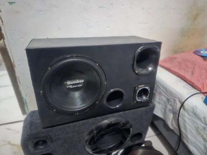 Caixa trio 12 polegadas (É só caixa em com alto falante, corneta e tuiter)