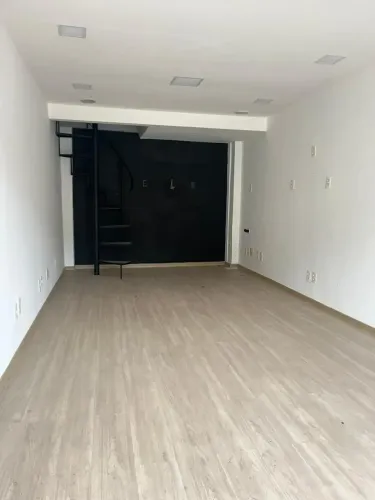 Loja duplex para locação no Centro de Itaipava