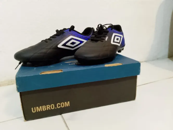 Chuteira umbro