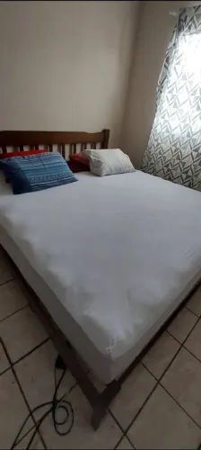 Cama king madeira maciça