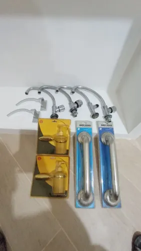 4 torneiras inox 2 barra de apoio inox 2 porta sabonete líquido vídro 2 porta toalhas inox
