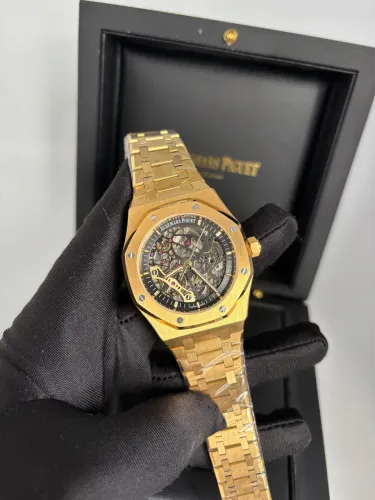 Relógio Audemars Piguet Royal Oak Skeleton Gold 41mm Automático Safira