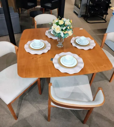 Mesa de jantar 120x120 madeira maciça 4 cadeiras