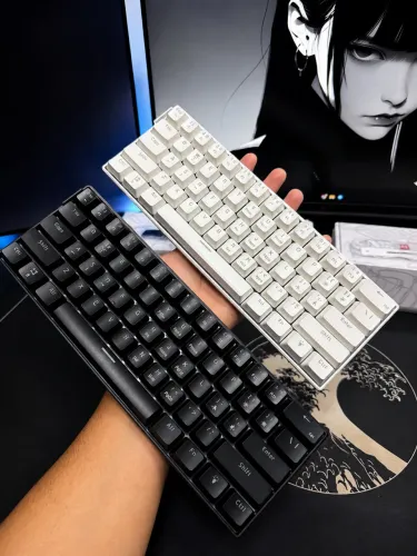 Teclado Mecânico NK68 RGB Branco/Preto - Novo