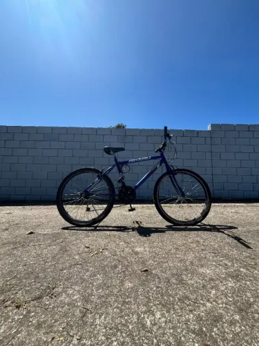 BICICLETA ARO 26 AZUL - 18 MARCHAS - V-BRAKE - ÓTIMO CUSTO-BENEFÍCIO