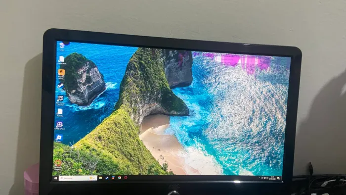 ? Monitor à Venda - Funcionando, porém com Mancha na Tela