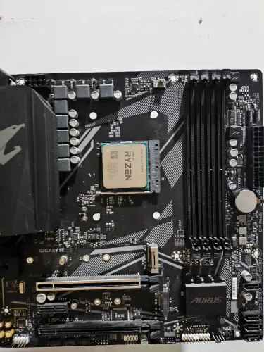 Kit Ryzen 7 3700X + Aorus Elite B550M