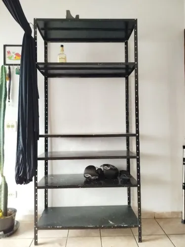 Estante de aço