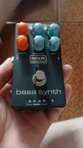 Bass synth MXR NOVO.