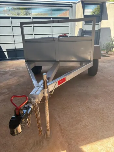 Carretinha semi nova 