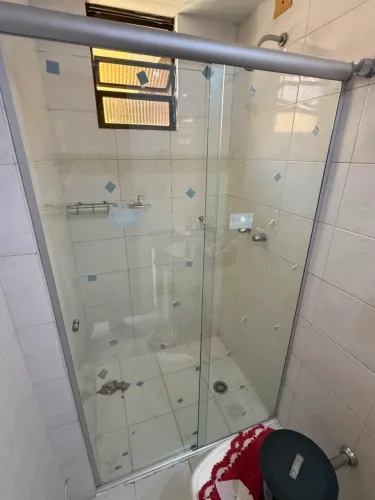 Instalação de box, espelhos, portas 