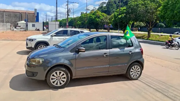 Volkswagen Fox 1.0 MI Total Flex 8V 5P 2014