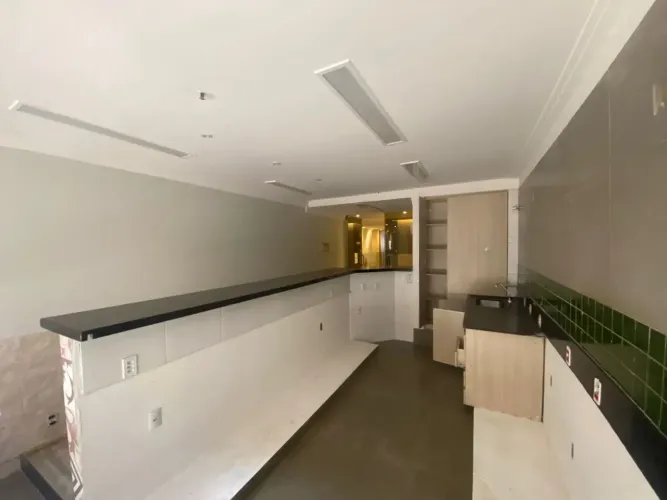 Oportunidade Única! Loja Comercial no Ed. Trade Center Localização Estratégica!
