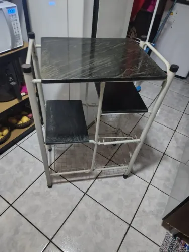 Fruteira multiuso com pedra escura