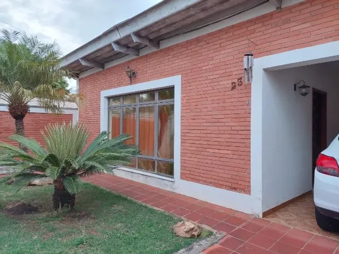 Casa ampla próximo a igreja São Benedito, Limeira - Sp, ideal para moradia ou comércio.