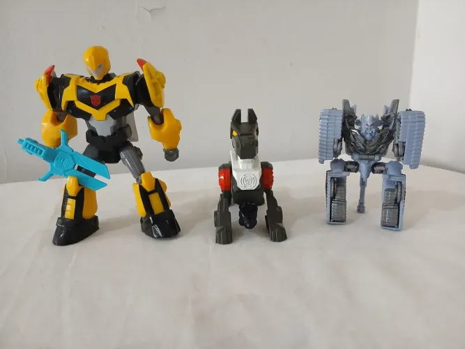 Bonecos transformers