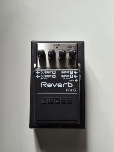 Pedal BOSS RV-6