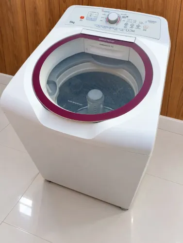 Máquina de lavar roupa Brastemp e