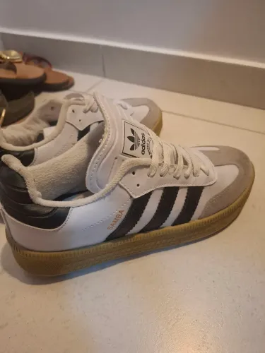 Tenis adidas