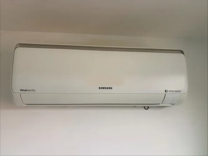 Split Samsung 9000 Digital Inverter com defeito na condensadora