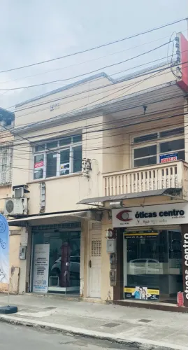 Dois pontos comerciais e apt. à venda!