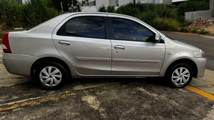 Toyota Etios XS Sedan 1.5 Flex 16V 4P Mec. 2017