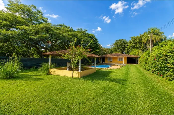Chácara Exclusiva à Venda em Holambra/SP | Conforto, Natureza e Qualidade de Vida