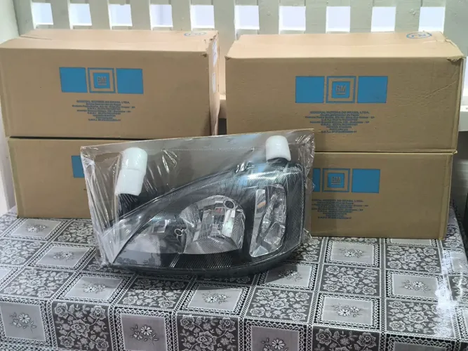 Farol GM Corsa Montana