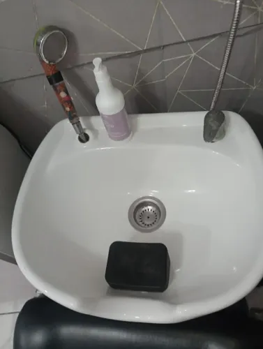 Lavatório salão de beleza com cuba de porcelana 