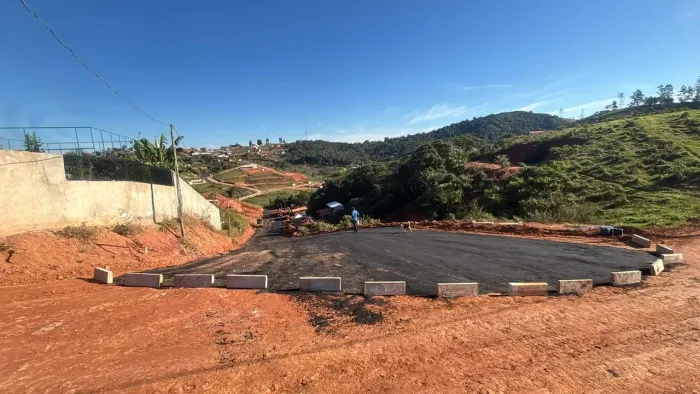 Terrenos em Local com Muito Verde ao Redor