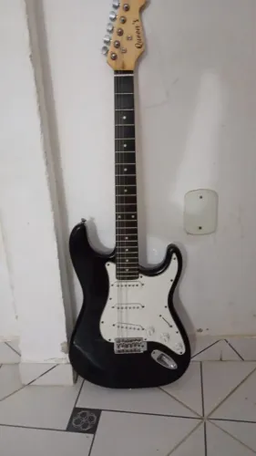 Guitarra elétrica usada Queen's