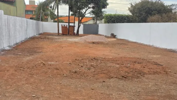Terreno 600m2 Vila Goulart murado com portão, em Rondonópolis MT.