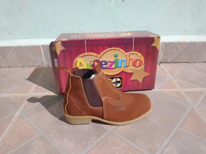 Botina infantil em couro