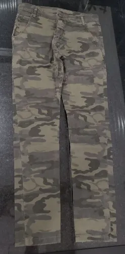 Calça com Estampa Militar - Tamanho 42