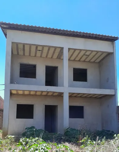 Vende-se um sobrado em acabamento, de 2 andares!