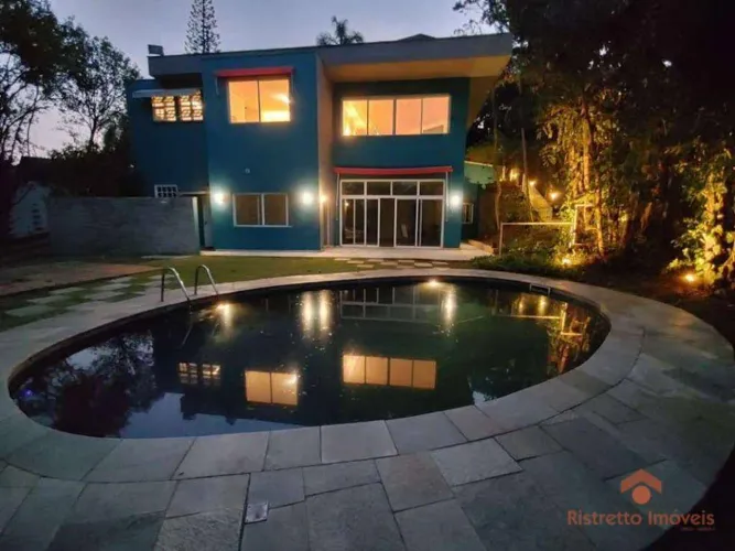 CASA DE ALTO PADRÃO COM REFORÇO ESTRUTURAL, 6 SUÍTES E BOSQUE DE 2.000M²