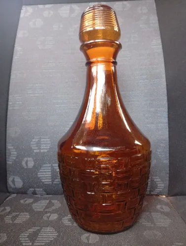 Linda garrafa antiga em Ambar