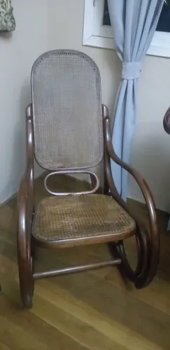 Cadeira de Balanço Tonart