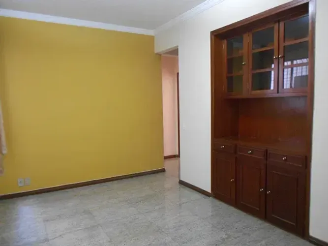 Ótimo 2 quartos com armários e 1 vaga com éxcelente localização