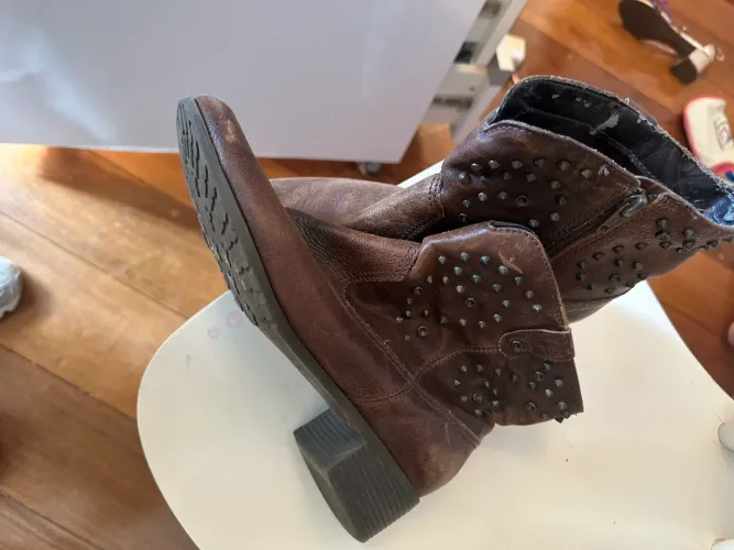 Vendo botas Arezzo e corello