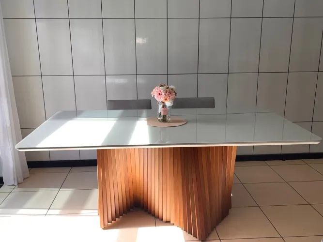 Sala de Jantar Completa em Madeira Nobre e Vidro com 6 Cadeiras