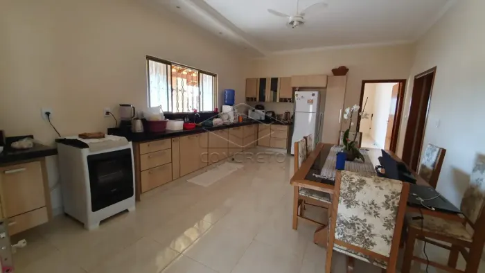 Excelente residência com 03 dormitórios sendo 1 suíte - Arealva