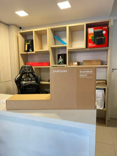 Soundbar Samsung HW-B450F Bluetooth com Subwoofer 300W Preto novo<br>