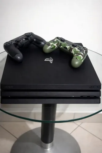 Ps4 PRO 1TB A VENDA